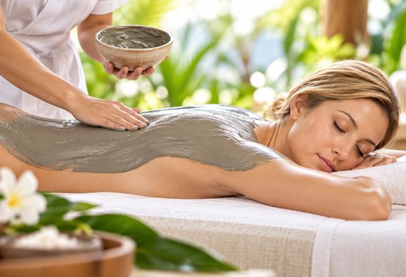 Clay body wrap: Clay body wrap with a warm towel